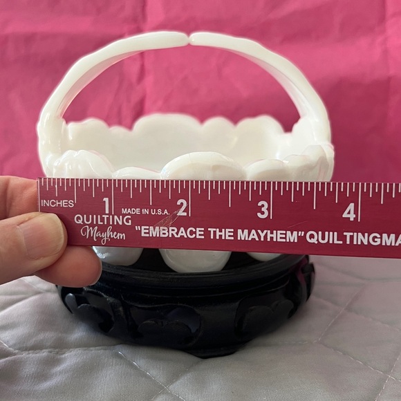 Milk Glass Dogwood Basket - candies-jewelry - Picture 3 of 6